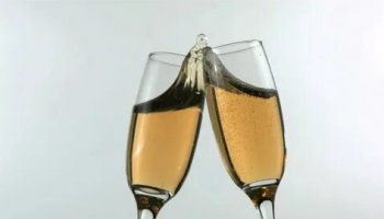 Звуки чоканья бокалов