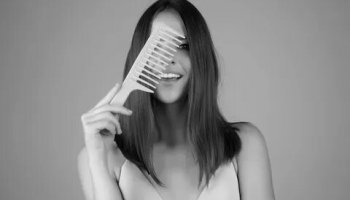 Звуки расчесывания волос