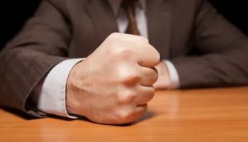 Звуки удара по столу