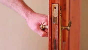 Звуки скрипа двери