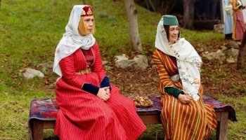 Звуки гимна крымских татар