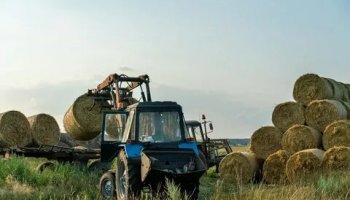 Звуки трактора, полей