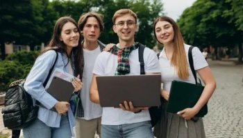 Звуки студенческого гимна