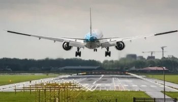 Звуки посадки самолета