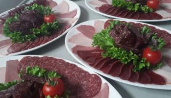 Звуки нарезки колбасы