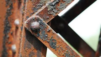 Звуки скрежета металла