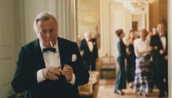 Звуки торжественной музыки