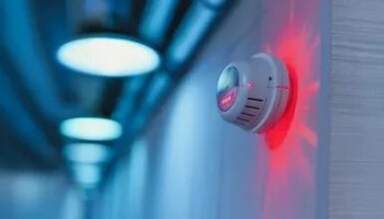 Звуки пожарной сирены, тревоги