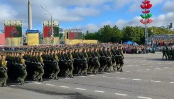 Звуки марша солдат