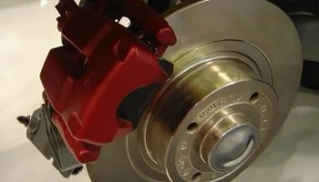 Звуки тормозов автомобиля