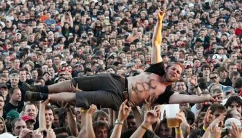 Звуки фанатов на концерте