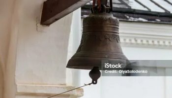 Звуки церковного колокола