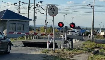 Звуки железнодорожного переезда