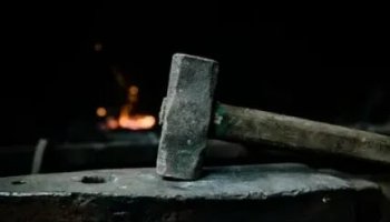 Звуки удара по металлу